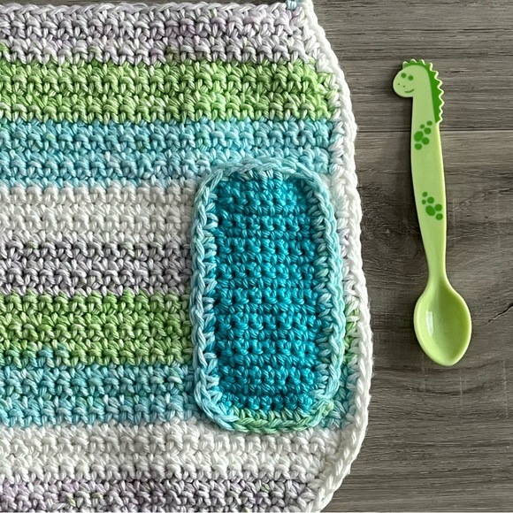 New Crochet Cotton Bibs with Pockets/Plastic Spoons & Flannel Backing (Set of 3) - Picture 13 of 14